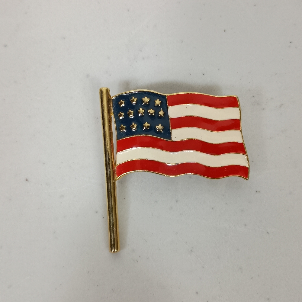 USA Flag Brooch Pin Enamel Stars Stripes Gold Tone Patriotic Vintage